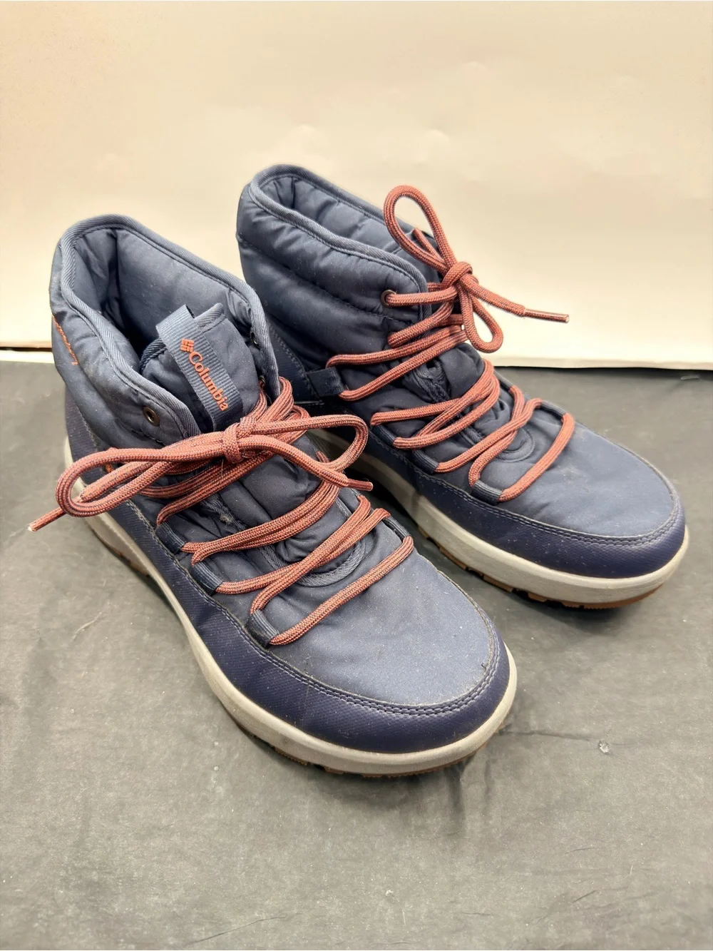 EUC Columbia Slopeside Village Snow Boots